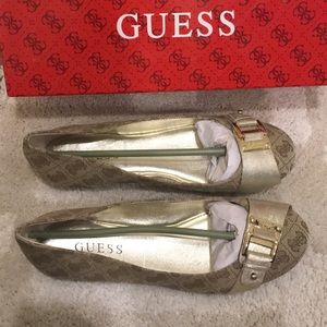 NEW-Logo Flats by Guess